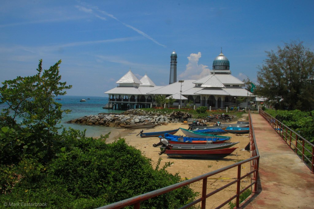 This image has an empty alt attribute; its file name is my_pi_mosque-1.jpg