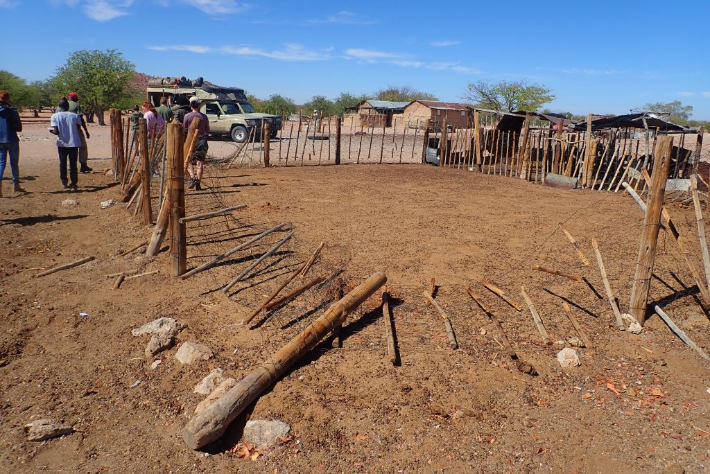 This image has an empty alt attribute; its file name is p2120329.jpg